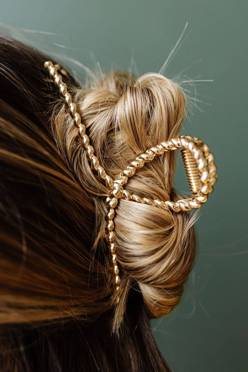 Goddess Twist Gold Clip